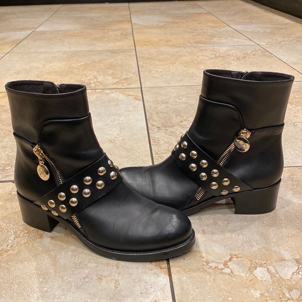 Capezzani Leather with Rivets Heels  Bootie zipper on the side. Size 38
